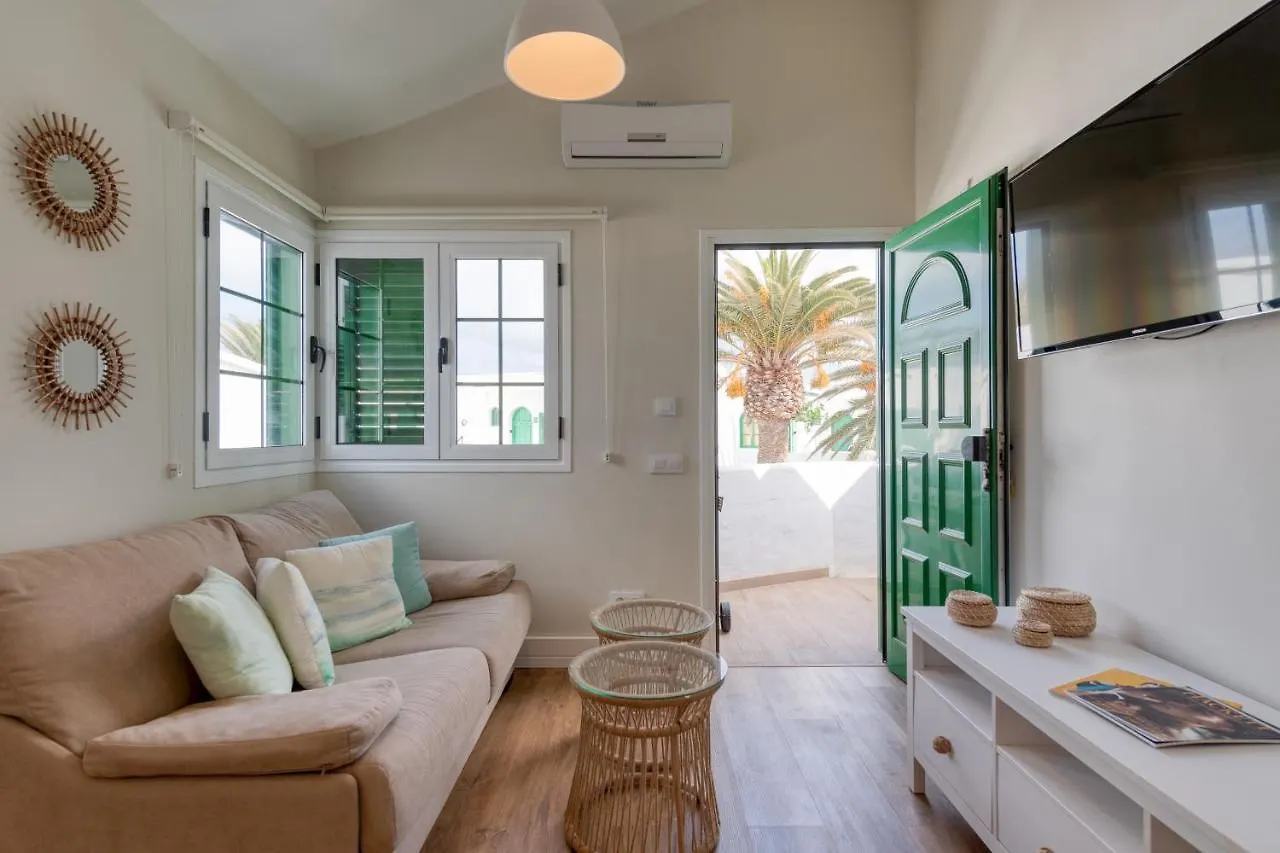Homeforguest Modern And New Beachfront Apartment La Oliva
